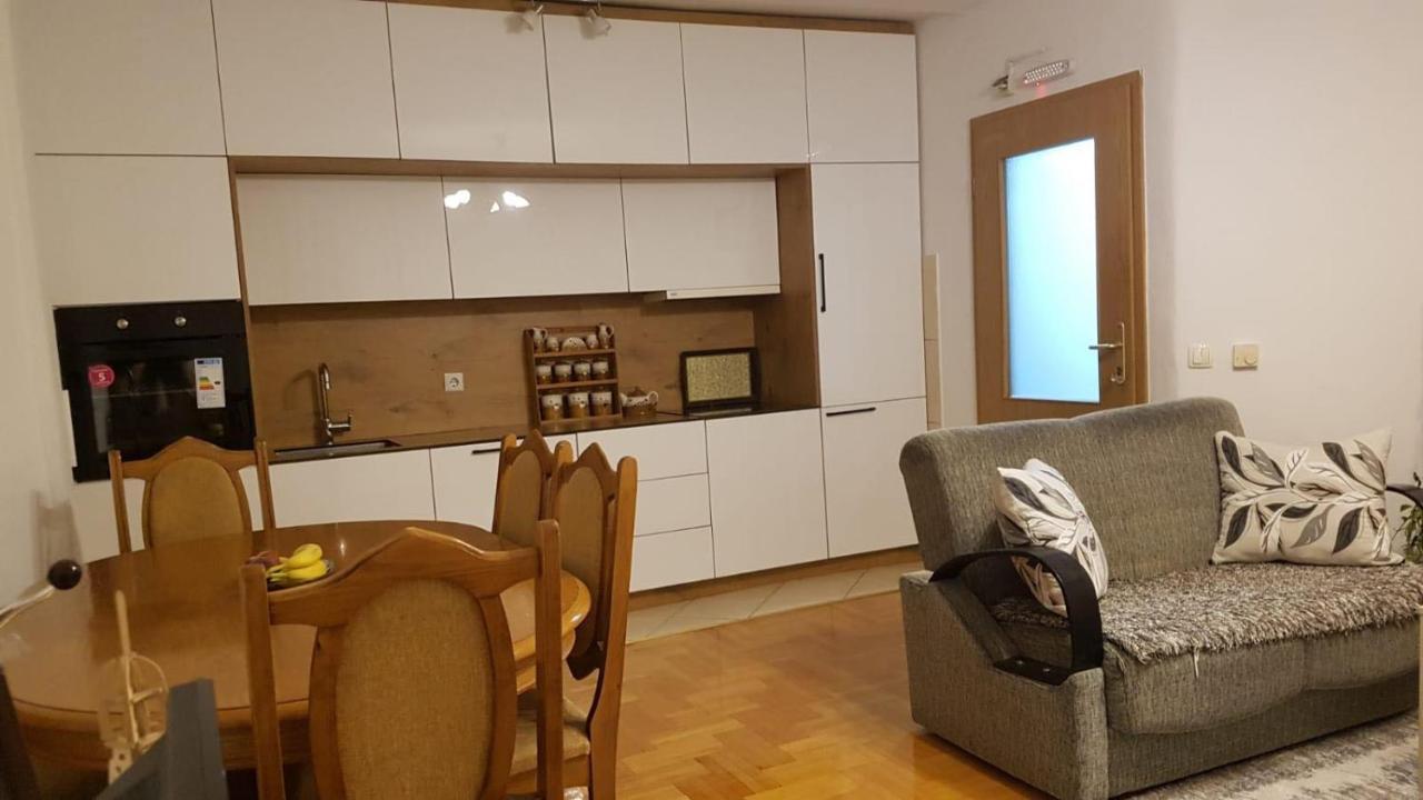 פרישטינה Redon Apartment מראה חיצוני תמונה